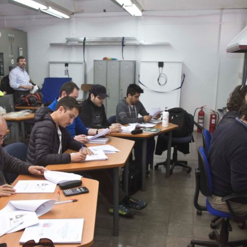 120 profesionales y técnicos se capacitan en paneles fotovoltaicos