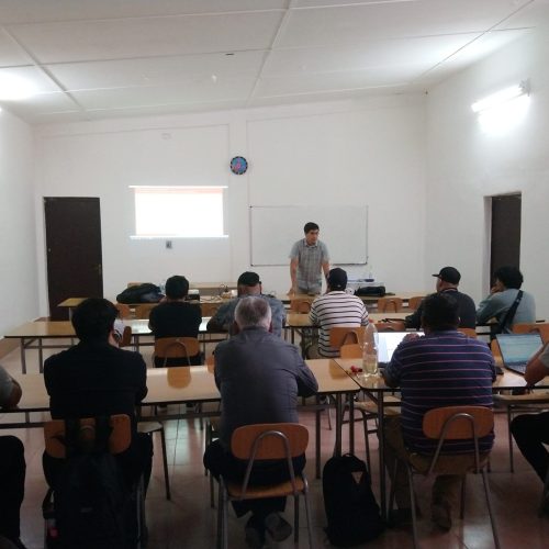 Capacitan a profesores y ex alumnos de Taltal para reciclar paneles solares
