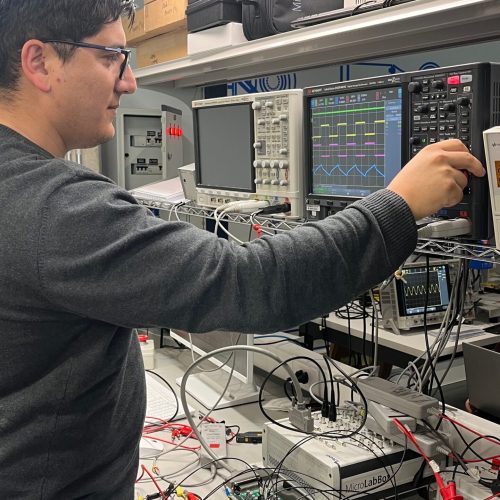Investigador del CDEA-UA fortalece capacidades en electrónica de potencia con pasantía en centro AC3E